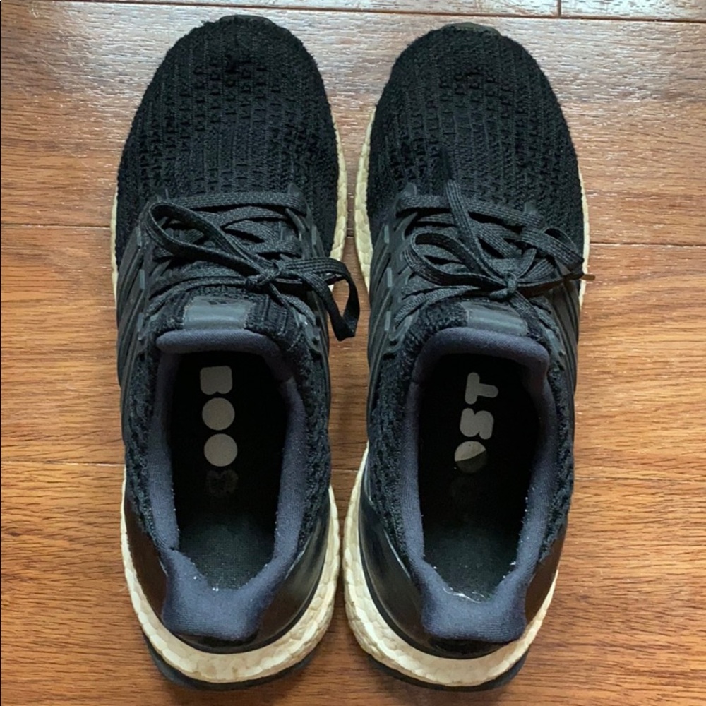 Black ultraboosts